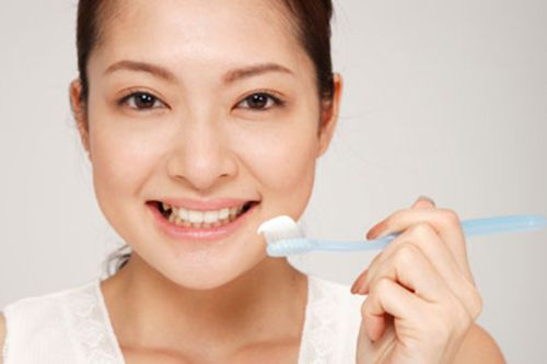  Làm thế nào để chăm sóc răng sứ đúng cách?